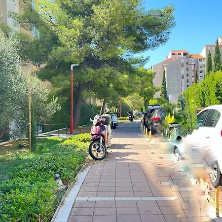 Bright & Sunny Two Bedroom شقة *