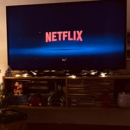 Bright & Sunny Two Bedroom *