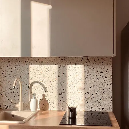 Bright & Sunny Two Bedroom Apartmán *
