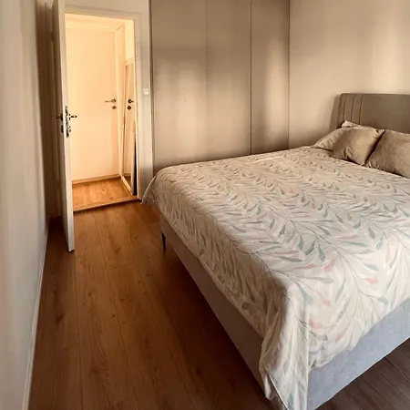 Bright & Sunny Two Bedroom Apartmán *