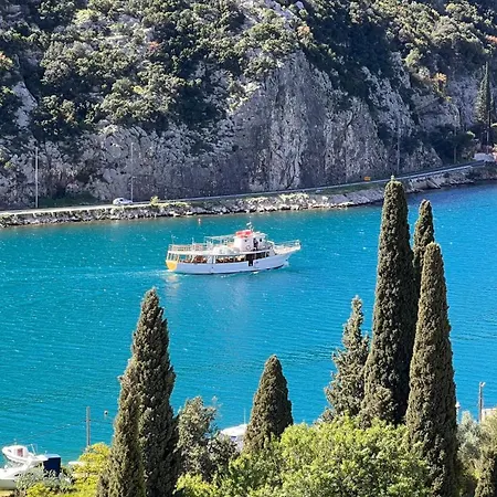 Bright & Sunny Two Bedroom * Dubrovnik