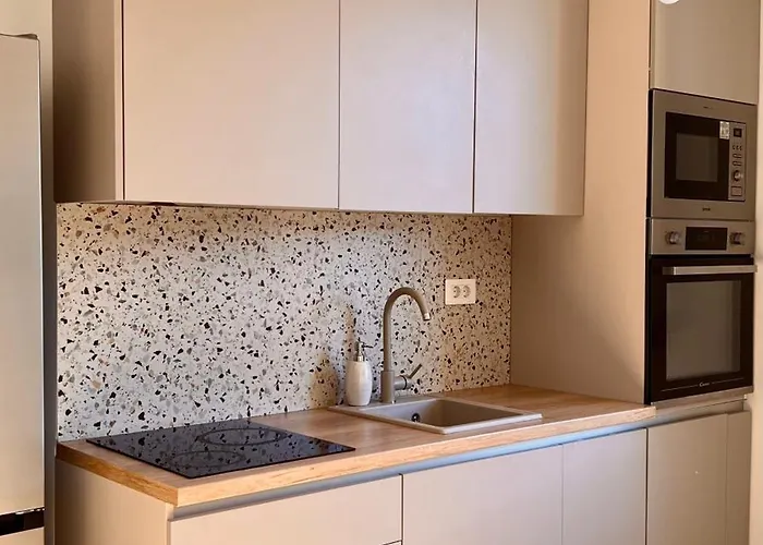 Bright & Sunny Two Bedroom 公寓