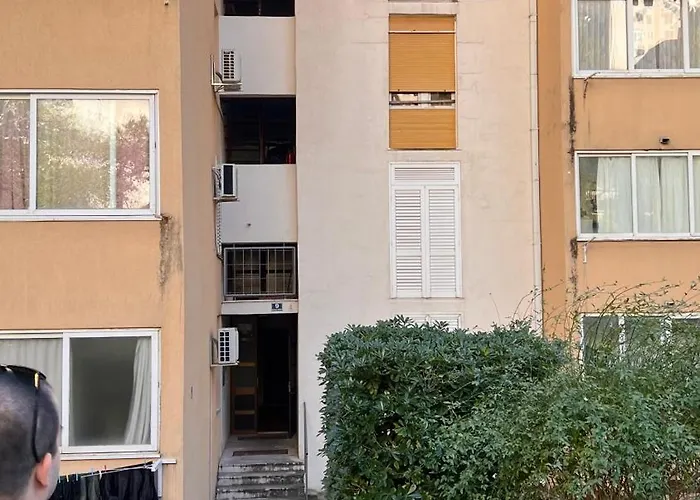 Bright & Sunny Two Bedroom