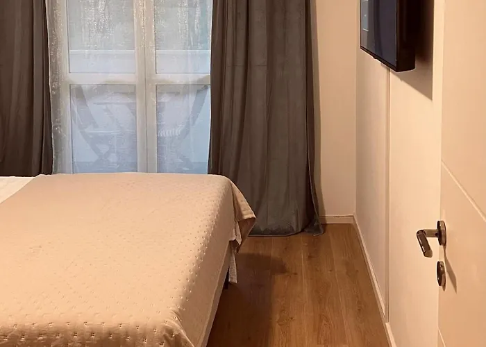 Bright & Sunny Two Bedroom 公寓