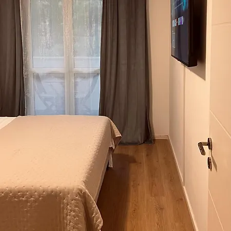 Bright & Sunny Two Bedroom Apartamento