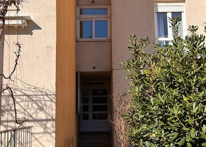 Bright & Sunny Two Bedroom Apartamento